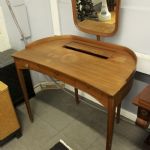 886 2048 DRESSING TABLE